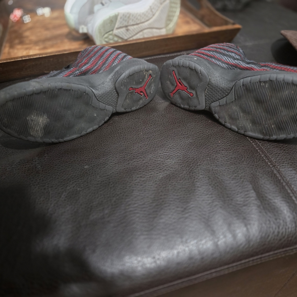 Nike Kids Sneakers - Black and Red Stripes - Picture 6 of 11